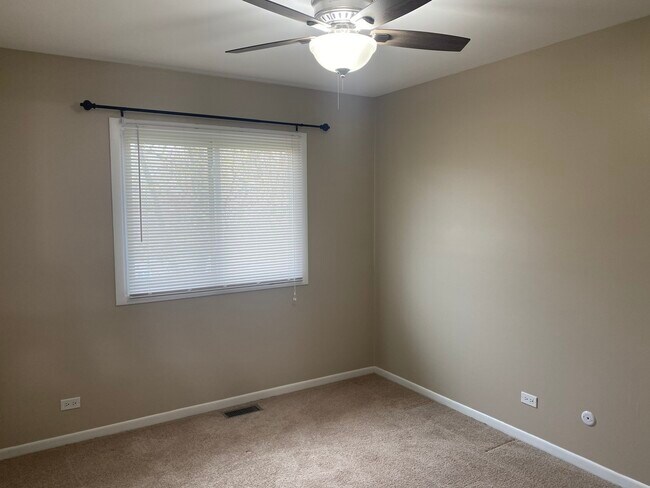 Building Photo - 668 Niagara Dr