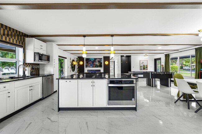 Building Photo - 10366 NW 15th St