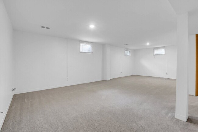 Building Photo - $3,000.00, 3 Bed, 3 Bath, Single Family Ho...