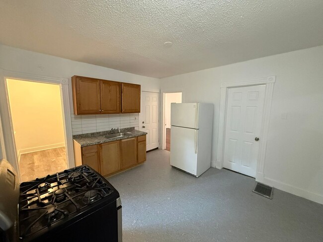 Building Photo - 122-124-124 Shultas Pl