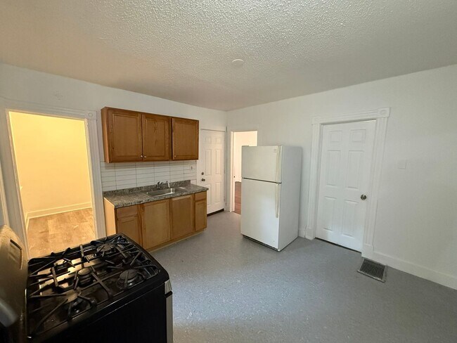 Building Photo - 122-124 Shultas Pl