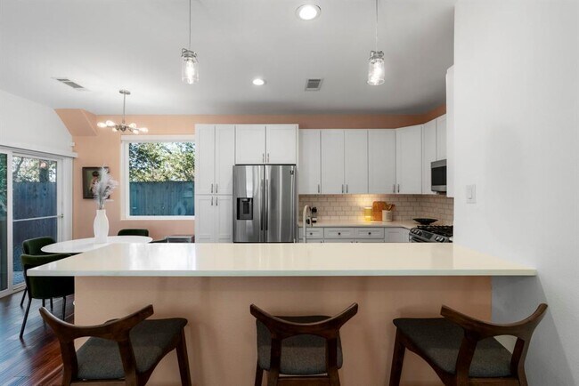 Building Photo - 1148 Webberville Rd