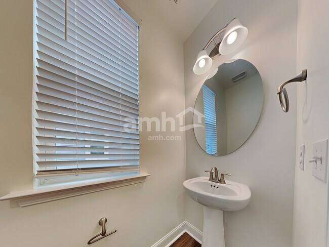 Building Photo - 1823 Produce Ln