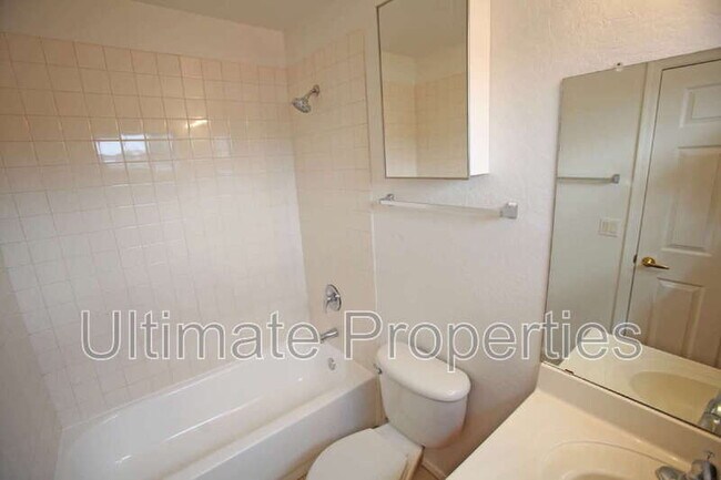 Building Photo - 1505 E Sahuaro Dr