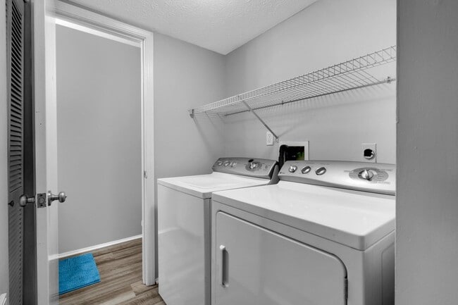 Building Photo - Two bedroom townhome, bath and half with washer and dryer connections