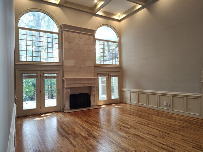 Building Photo - Stunning home located in the Popular Piper Glenn Community!
