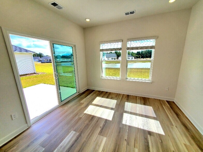 Building Photo - 1542 Regal Fern Wy