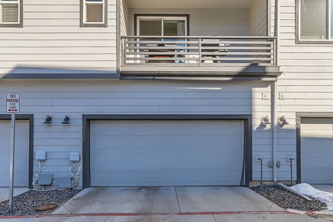 Building Photo - Spacious 3BR Townhome in Broomfield - ROOF...