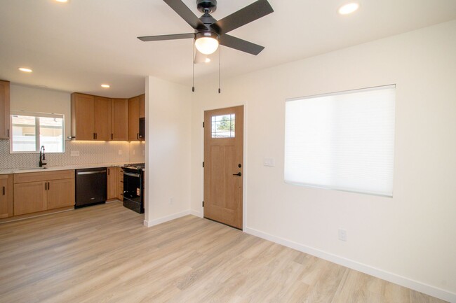 Building Photo - Beautifully New Built 2 Bed/1 Bath Home In...