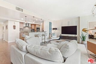 Building Photo - 13650 Marina Pointe Dr