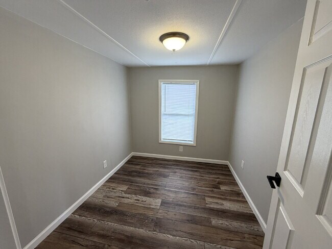 Building Photo - Mobile Home for Rent