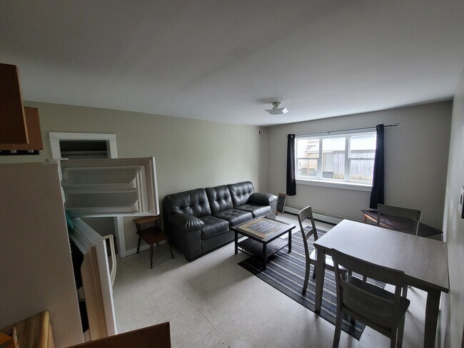 Building Photo - 93 Market St