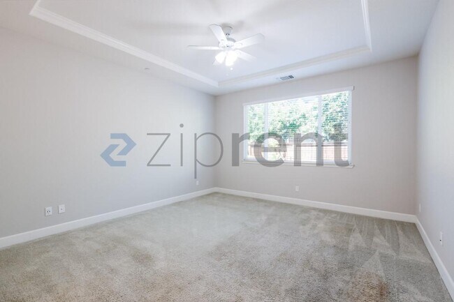 Building Photo - Unit