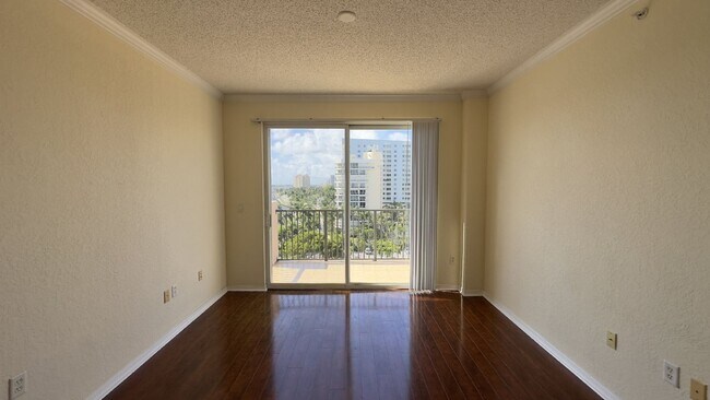 Building Photo - 2-Bedroom Penthouse in the Heart of West Palm Beach