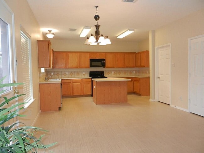 Building Photo - 25307 Sierra Woods Ln