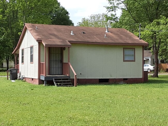 Building Photo - 144 Pike Ave