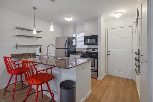 Building Photo - 1422 Collier St