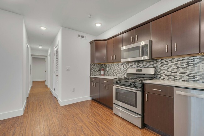 Building Photo - 308 18th St