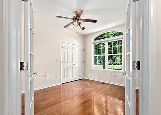 Building Photo - 180 Kingfisher Ln