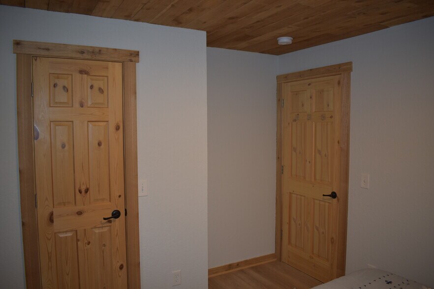 Building Photo - 6587 Rolling Hills Dr