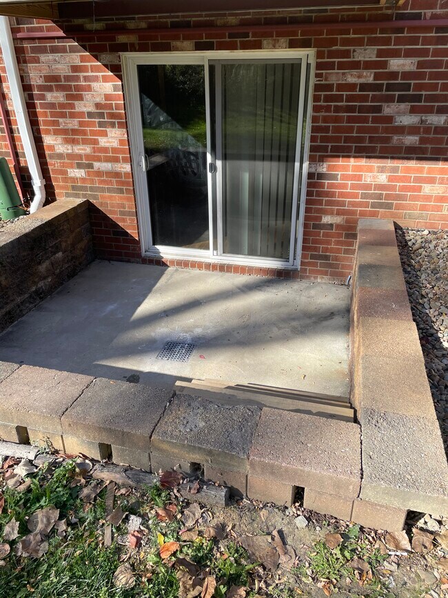 Building Photo - 4360 Inner Circle Dr