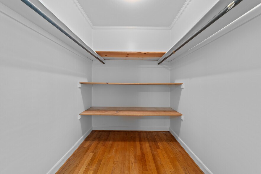 BR3 Walk-in Closet - 2117 N Lakeshore Dr