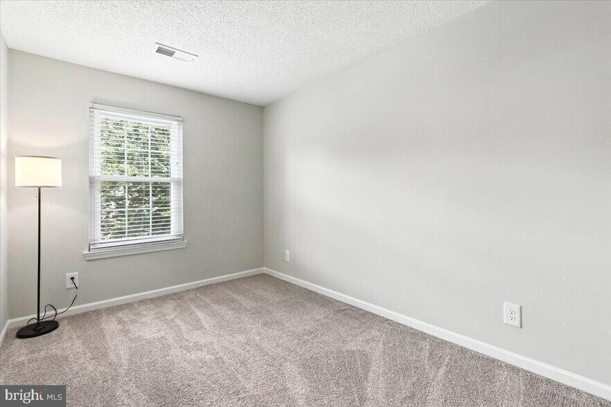 Building Photo - 12001 Golf Ridge Ct