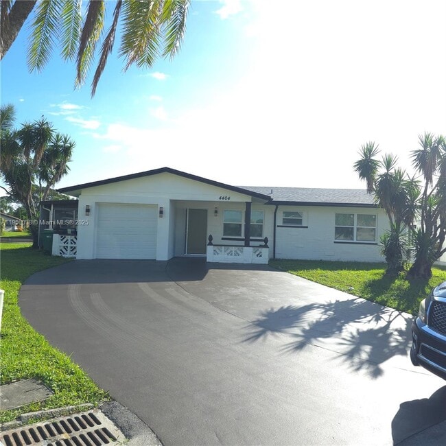 Building Photo - 4404 NW 46th Way