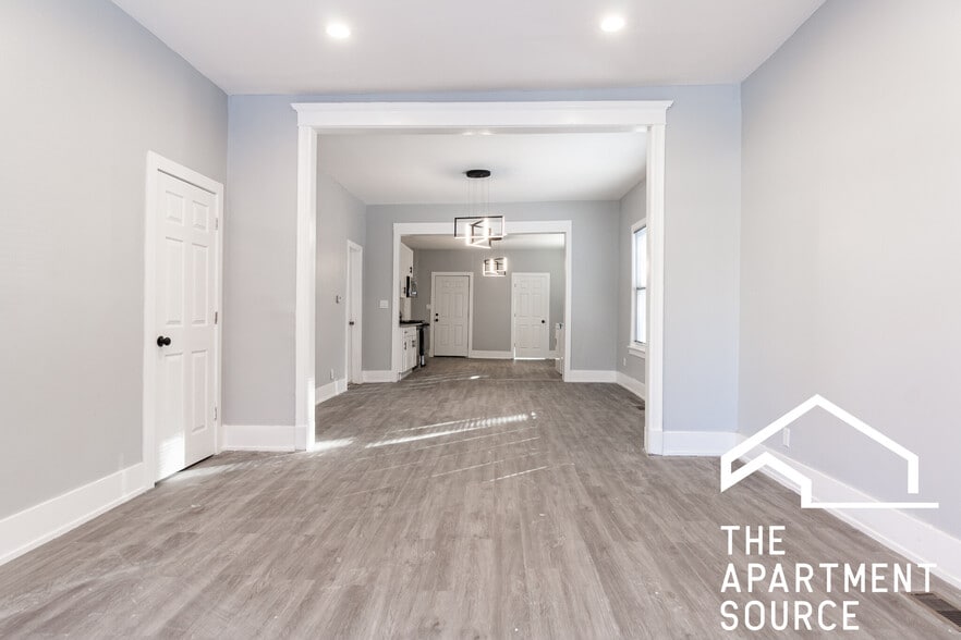 Building Photo - 2659 W Homer St