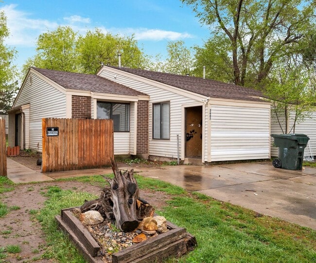 Building Photo - Newly Remodeled 2 Bed 1 Bath Duplex in West Valley