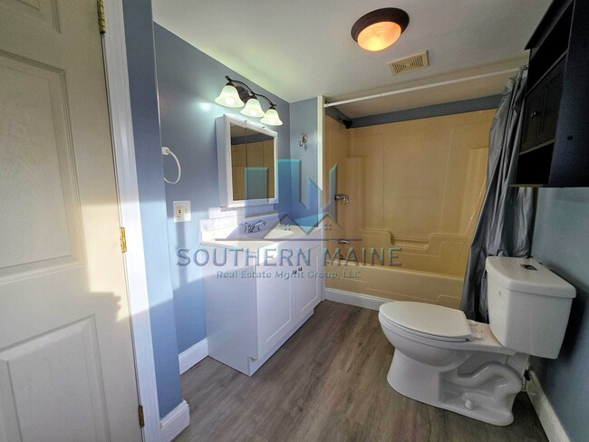 Building Photo - 392 Roosevelt Trail