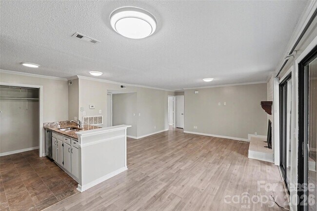 Building Photo - 10971 Harrowfield Rd