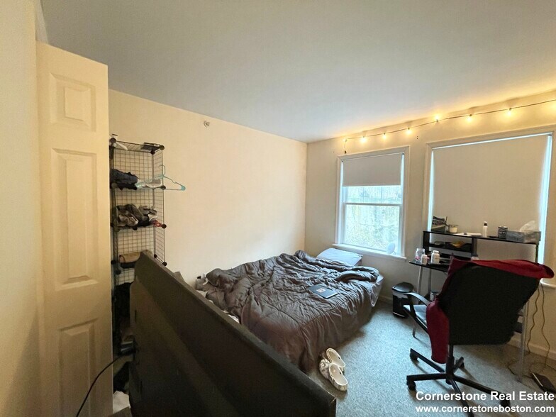 Building Photo - 62 Hillside St