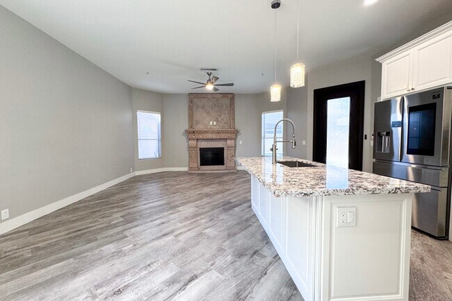 Building Photo - 3Bed/2.5 Ba House in Gated Community in No...