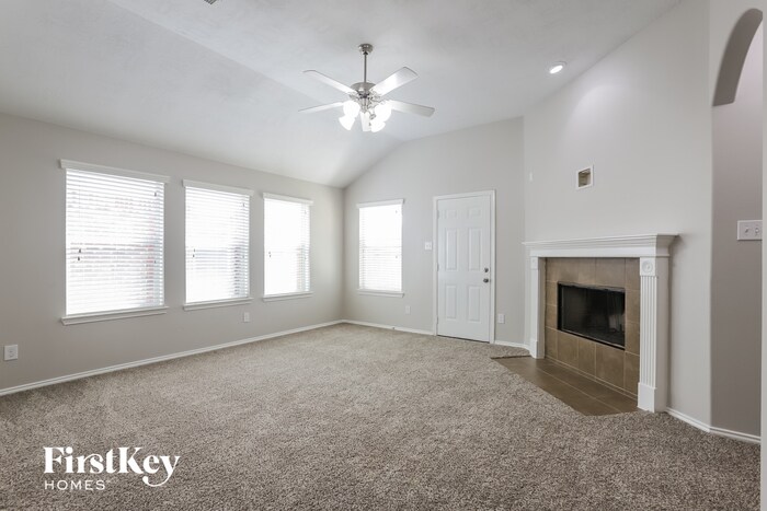 Building Photo - 2235 Oak Rise Dr