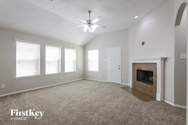 Building Photo - 2235 Oak Rise Dr