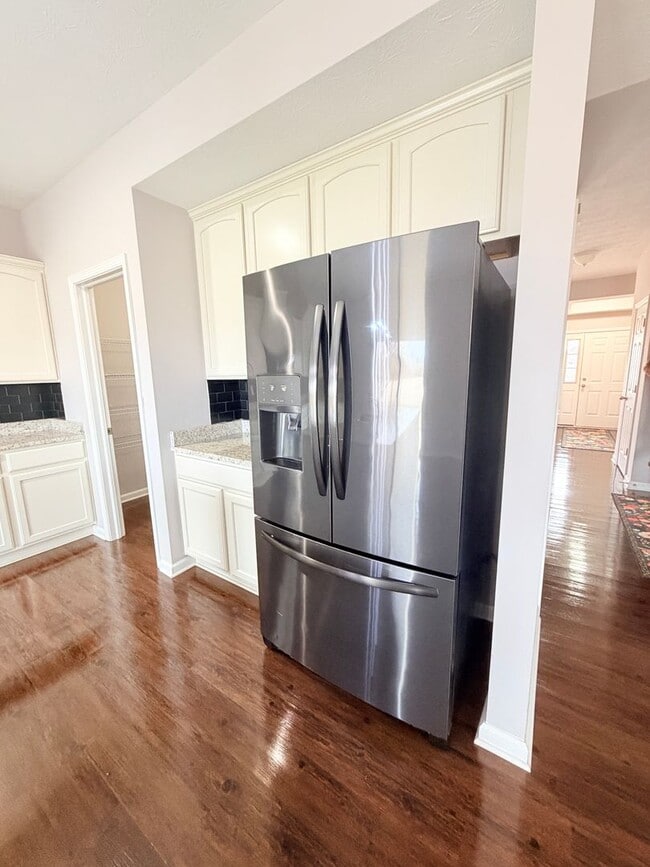 Building Photo - 1618 Woodside Cir