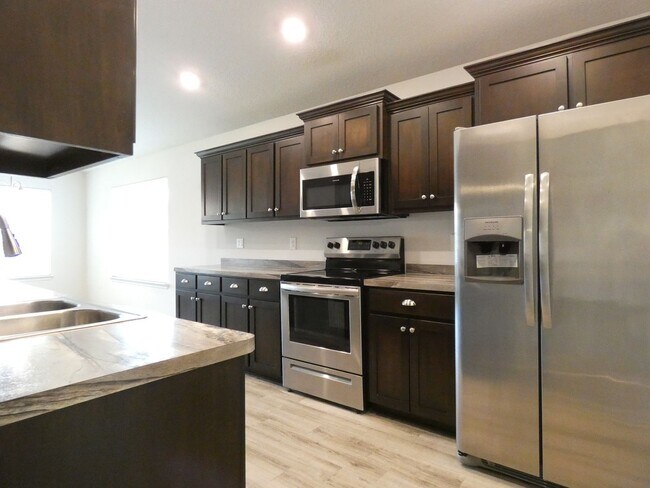 Building Photo - Spacious Home - Ashley Place