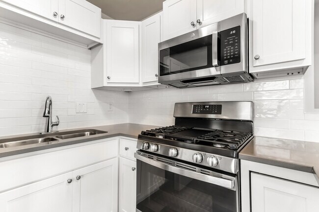 Building Photo - W164N8815 Mill St