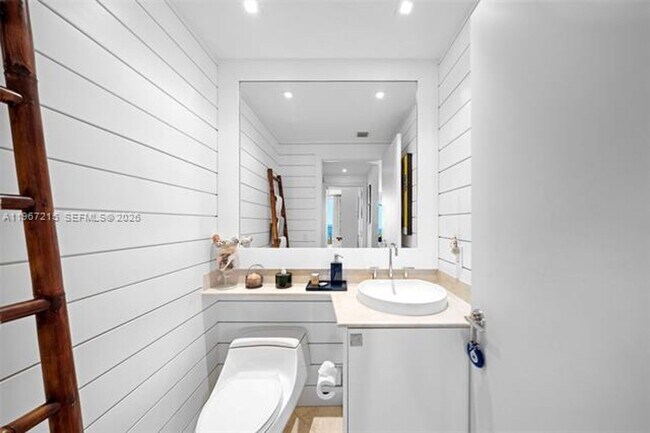 Building Photo - 789 Crandon Blvd