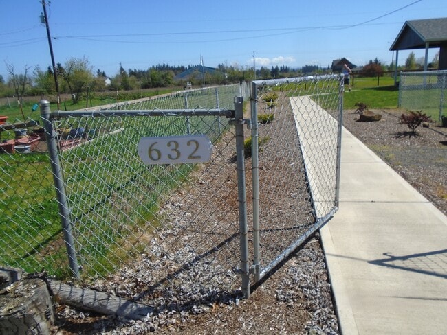 Building Photo - 632 N 4th St