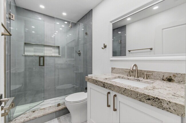 Building Photo - 3939 NE 5th Ave