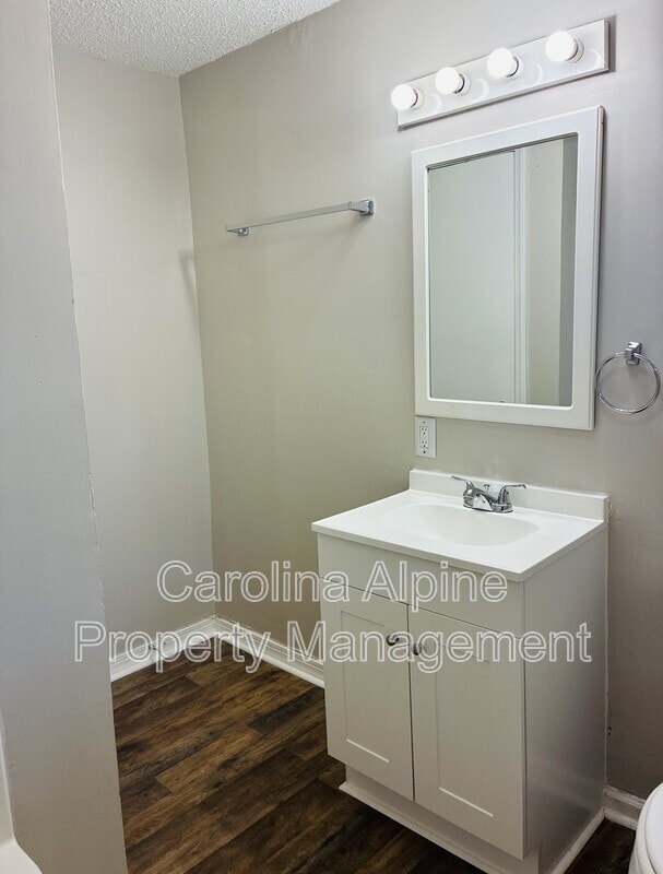 Building Photo - 131 Lindsey St