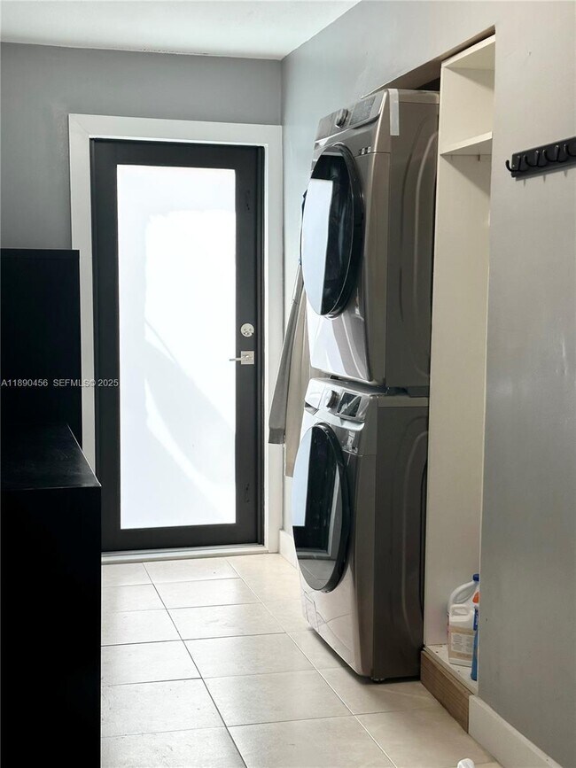 Building Photo - 960 Bayberry Point Dr