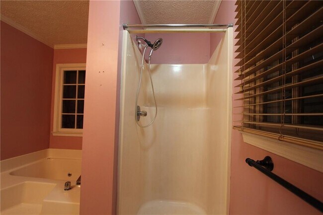 Building Photo - 818 Springlake Rd