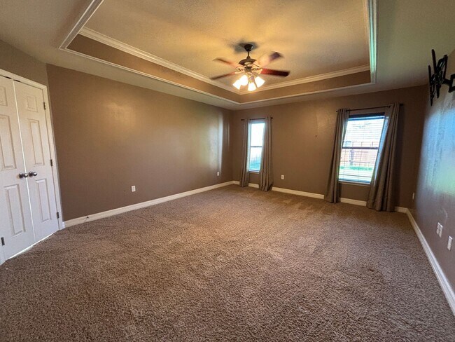 Building Photo - 4 BEDROOM WITH BONUS ROOM IN LEGACY SUBDIVISION