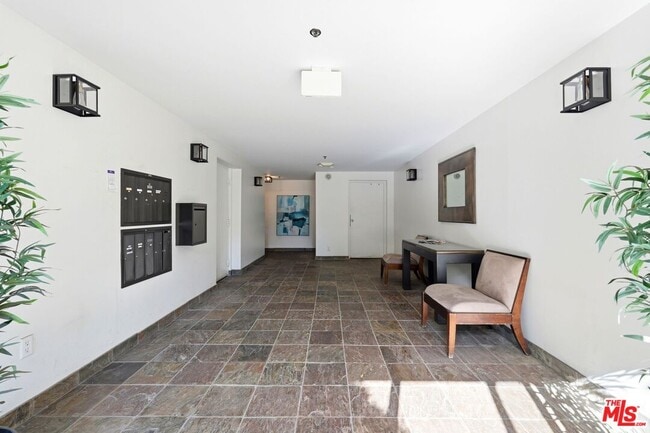 Building Photo - 1842 Greenfield Ave