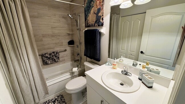 Building Photo - Furnished Short Term Rental