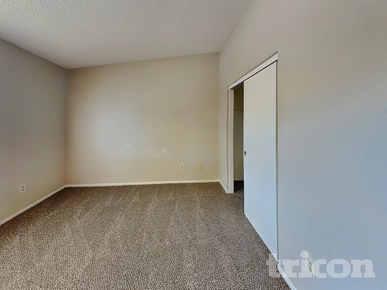 Building Photo - 2020 Burnside Dr