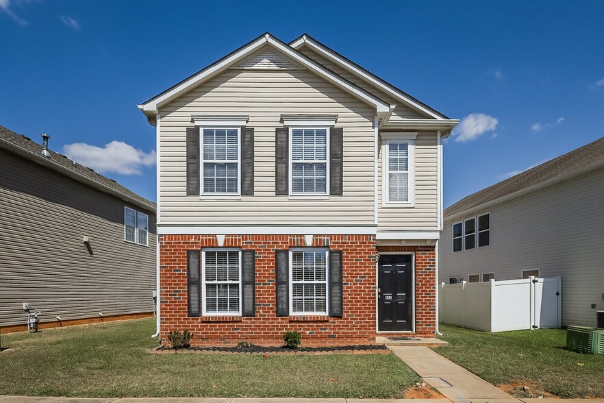 Primary Photo - 831 Skywatch Ln